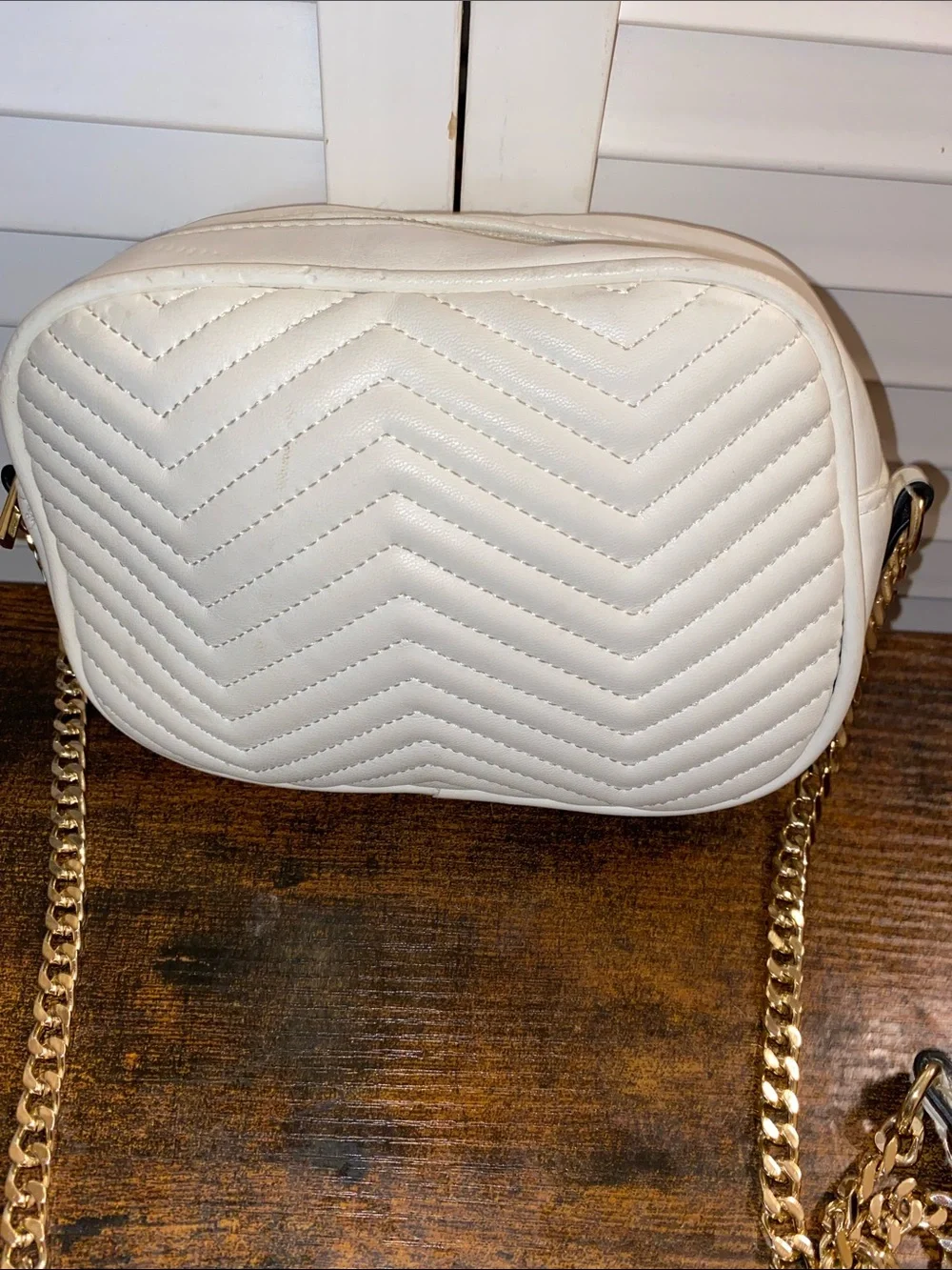VTG White Chevron Style Crossbody with Heavy Gold Chains and Leather Straps 9” W
